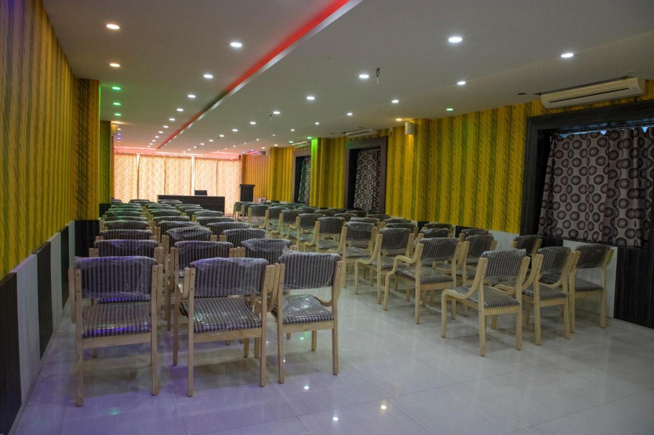 Oyo 11346 Hotel Tazz Odisha Bhubaneswar Bagian luar foto